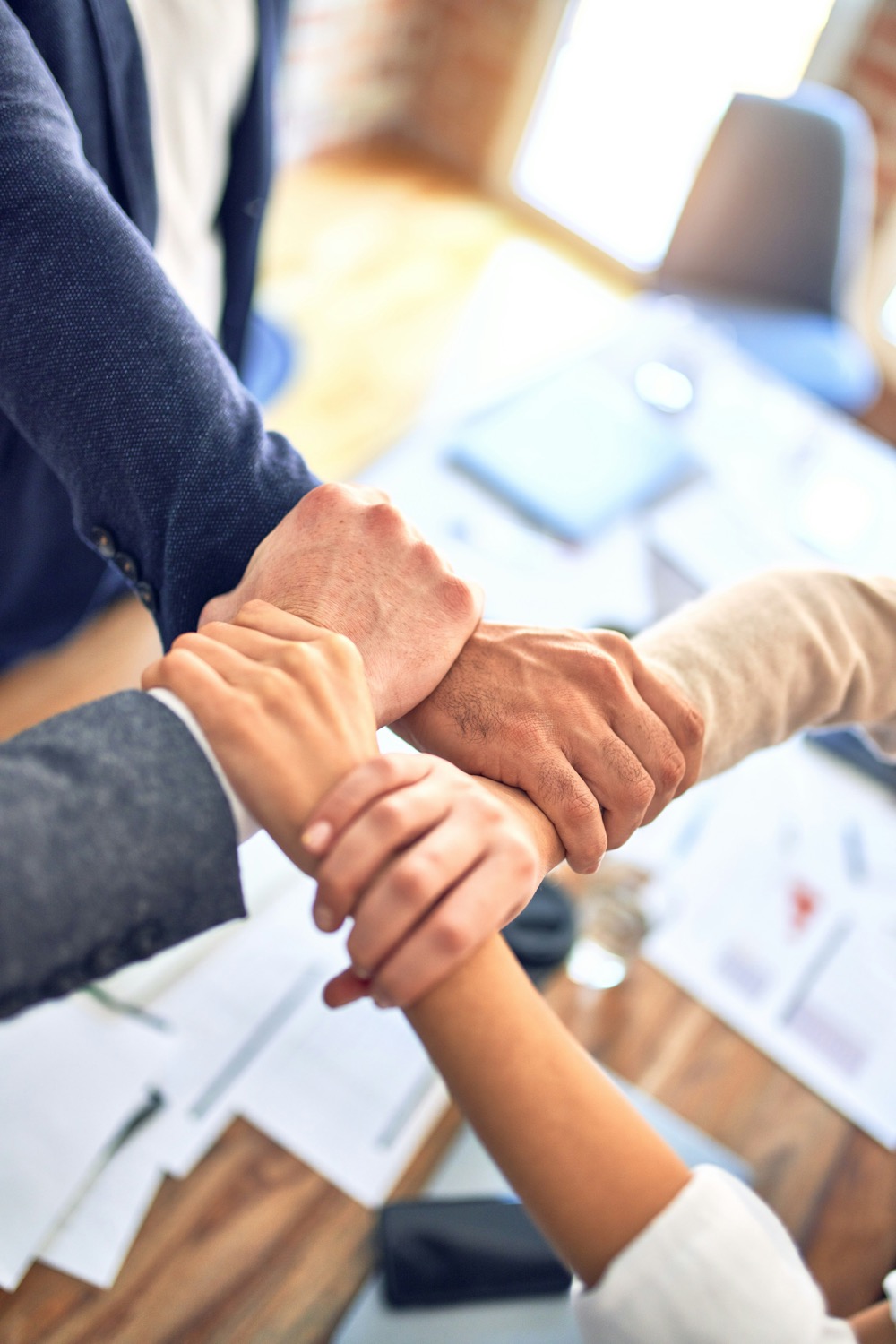 複数の企業が連携するイメージ